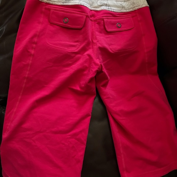 Lululemon Magenta Capri Pants - Picture 4 of 5